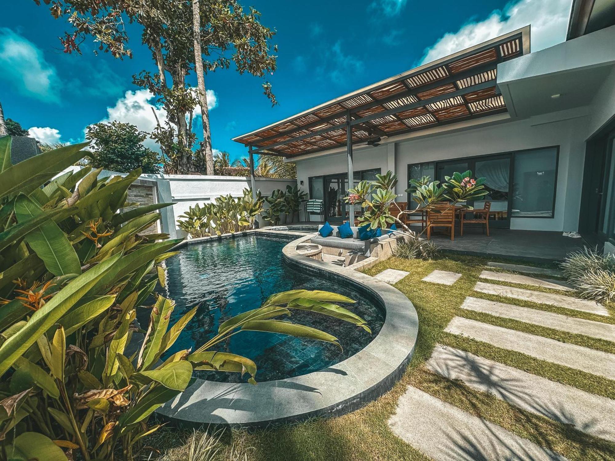 Tropik Resort Lombok Selong Belanak Exterior foto
